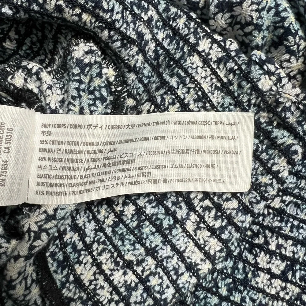 3/$21 Abercrombie & Fitch top - Picture 8 of 9